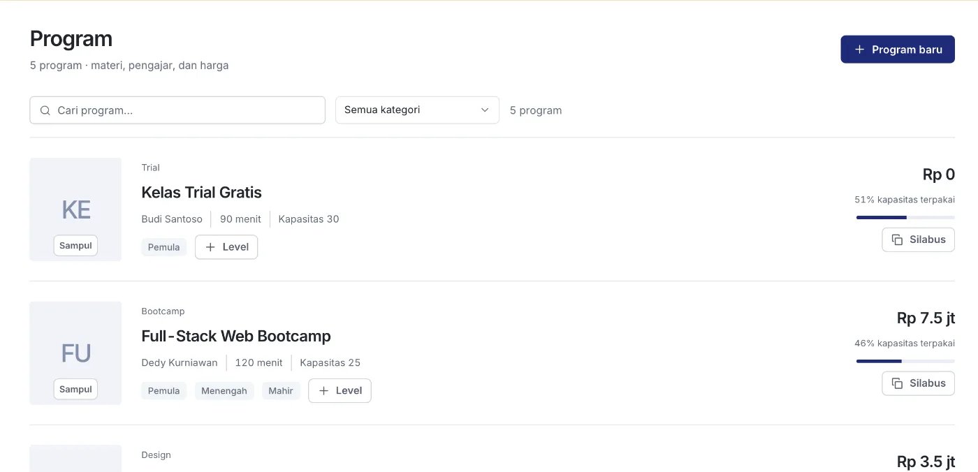 Katalog program pelatihan dengan level, durasi, jumlah pertemuan, dan harga setiap program.